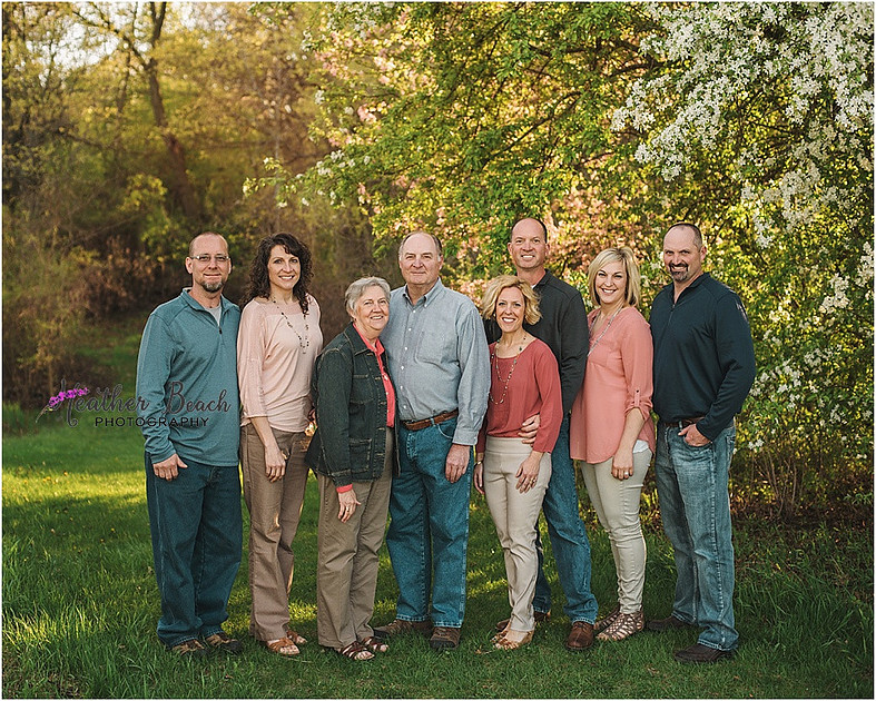Sun Prairie family photographer, Sun Prairie baby photographer, Sun Prairie child photographer, Sun Prairie portrait photographer, extended family, outdoor family pictures, cousins