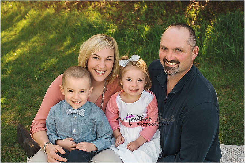 Sun Prairie family photographer, Sun Prairie baby photographer, Sun Prairie child photographer, Sun Prairie portrait photographer, extended family, outdoor family pictures, twins, family of 4