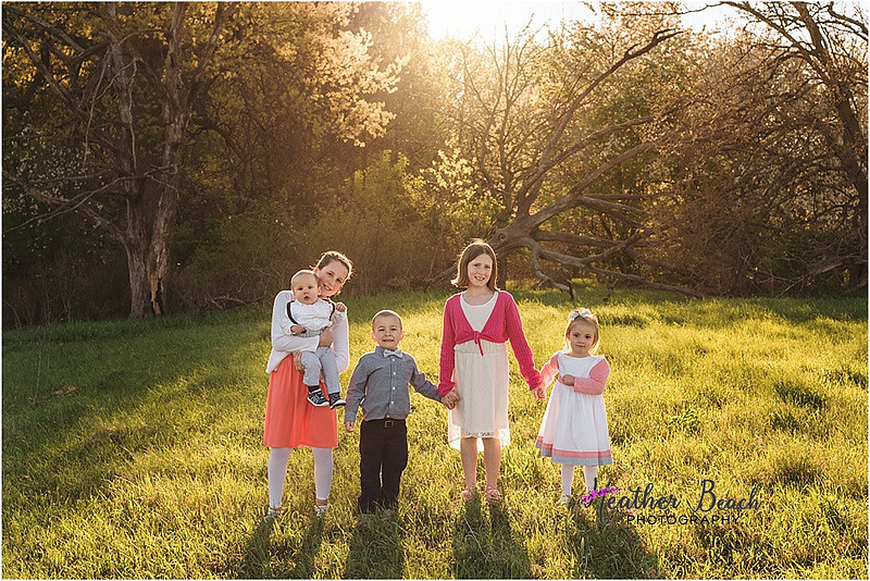 Sun Prairie family photographer, Sun Prairie baby photographer, Sun Prairie child photographer, Sun Prairie portrait photographer, extended family, outdoor family pictures, cousins, kids and baby