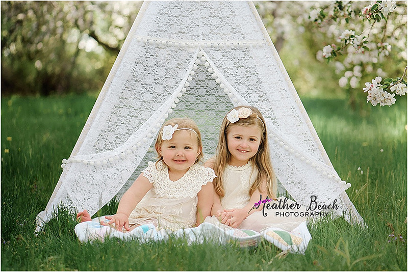 Sun Prairie child photographer, Sun Prairie family photographer, Madison child photographer, Madison family photographer, Sun Prairie portrait photographer, photographer in Sun Prairie, sisters, teepee, snuggles, dancing, mommy and me photo session