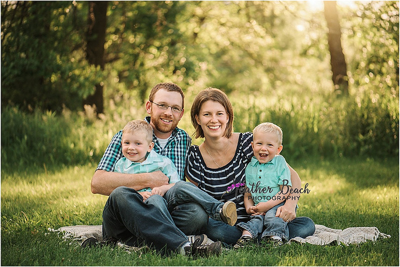 Family of 4, Sun Prairie family photographer, Sun Prairie portrait photographer, Sun Prairie child photographer, siblings, boardwalk, golden light photo session