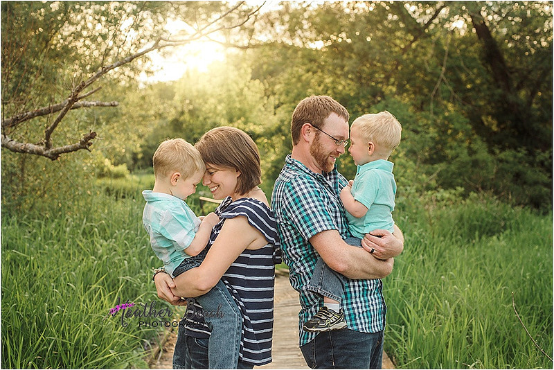 Family of 4, Sun Prairie family photographer, Sun Prairie portrait photographer, Sun Prairie child photographer, siblings, boardwalk, golden light photo session