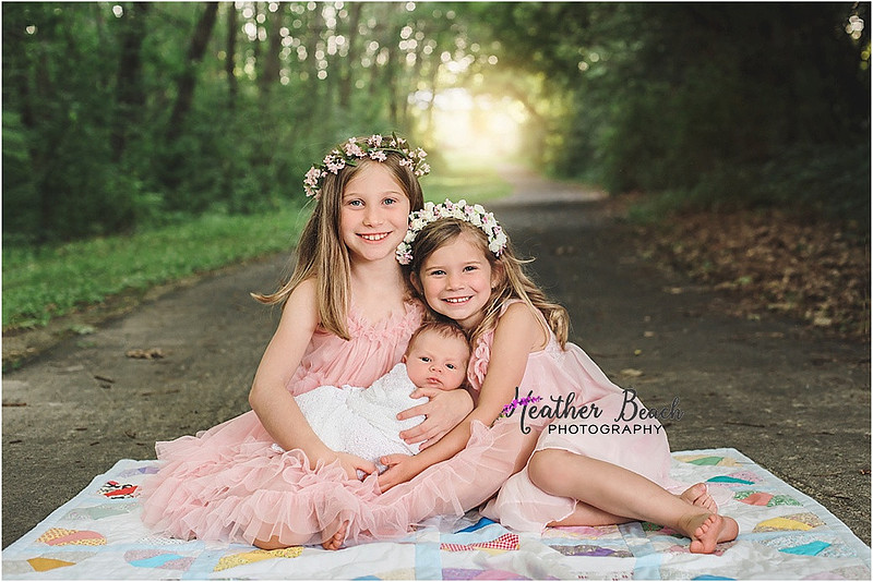 Sun Prairie newborn photographer, Sun Prairie baby photographer, outdoor newborn photography, Sun Prairie family photographer, siblings with newborn, siblings