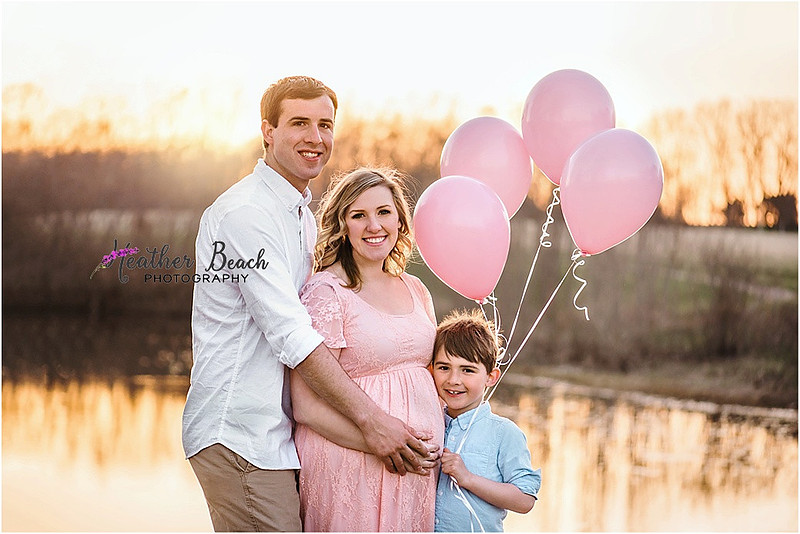 Sun Prairie maternity photographer, Sun Prairie family photographer, Sun Prairie newborn photographer, Sun Prairie portrait photographer, Madison maternity photographer, Madison family photographer, Madison newborn photographer, balloons, gender reveal, outdoor maternity photography, family of four, siblings