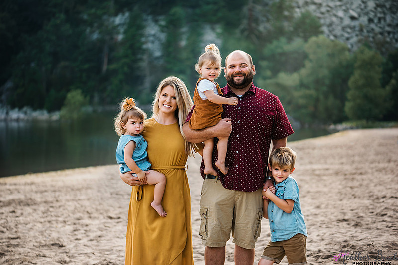 family of five, family photography, Sun Prairie Family photographer, Wisconsin Dells, beach, bluffs, cute family
