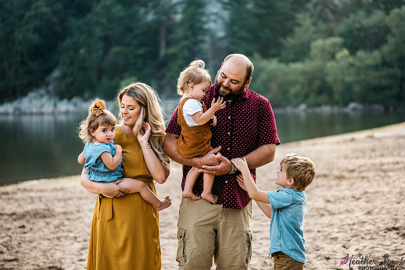family of five, family photography, Sun Prairie Family photographer, Wisconsin Dells, beach, bluffs, cute family