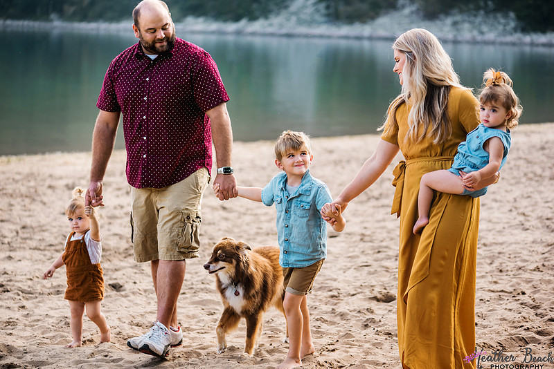 family of five, family photography, Sun Prairie Family photographer, Wisconsin Dells, beach, bluffs, cute family