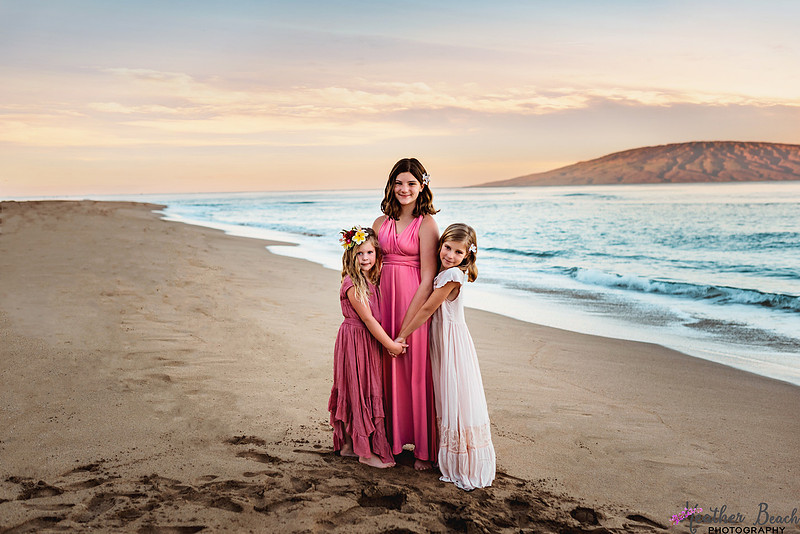 Sun Prairie family photographer, Sun Prairie child photographer, portrait photographer, sisters, siblings, girls, beach, sun