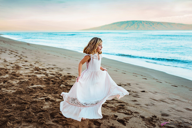 Sun Prairie family photographer, Sun Prairie child photographer, portrait photographer, sisters, siblings, girls, beach, sun